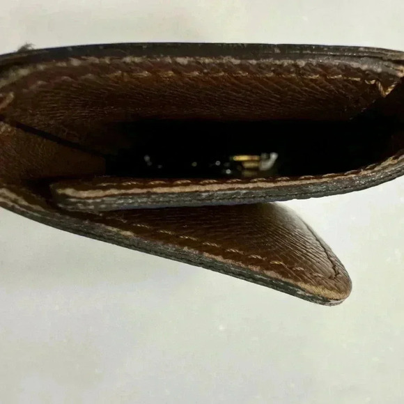 Authentic Louis Vuitton monogram 4 key holder case.  Canvas & leather. - Picture 9 of 12